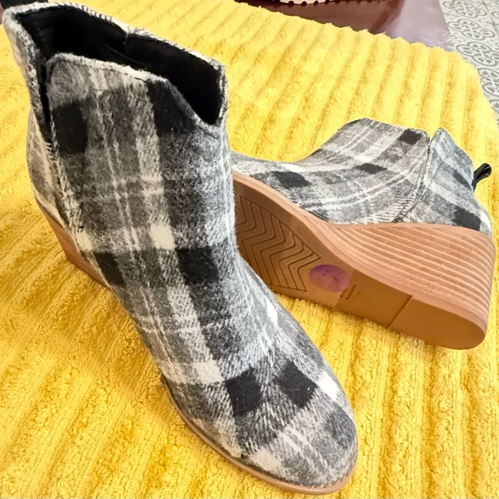 Toms Black and Gray Plaid Ankle Booties - Picture 9 of 9